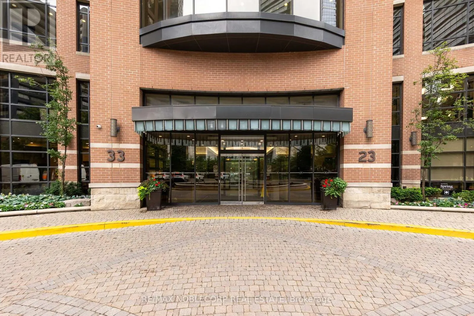 500 - 33 SHEPPARD AVENUE E