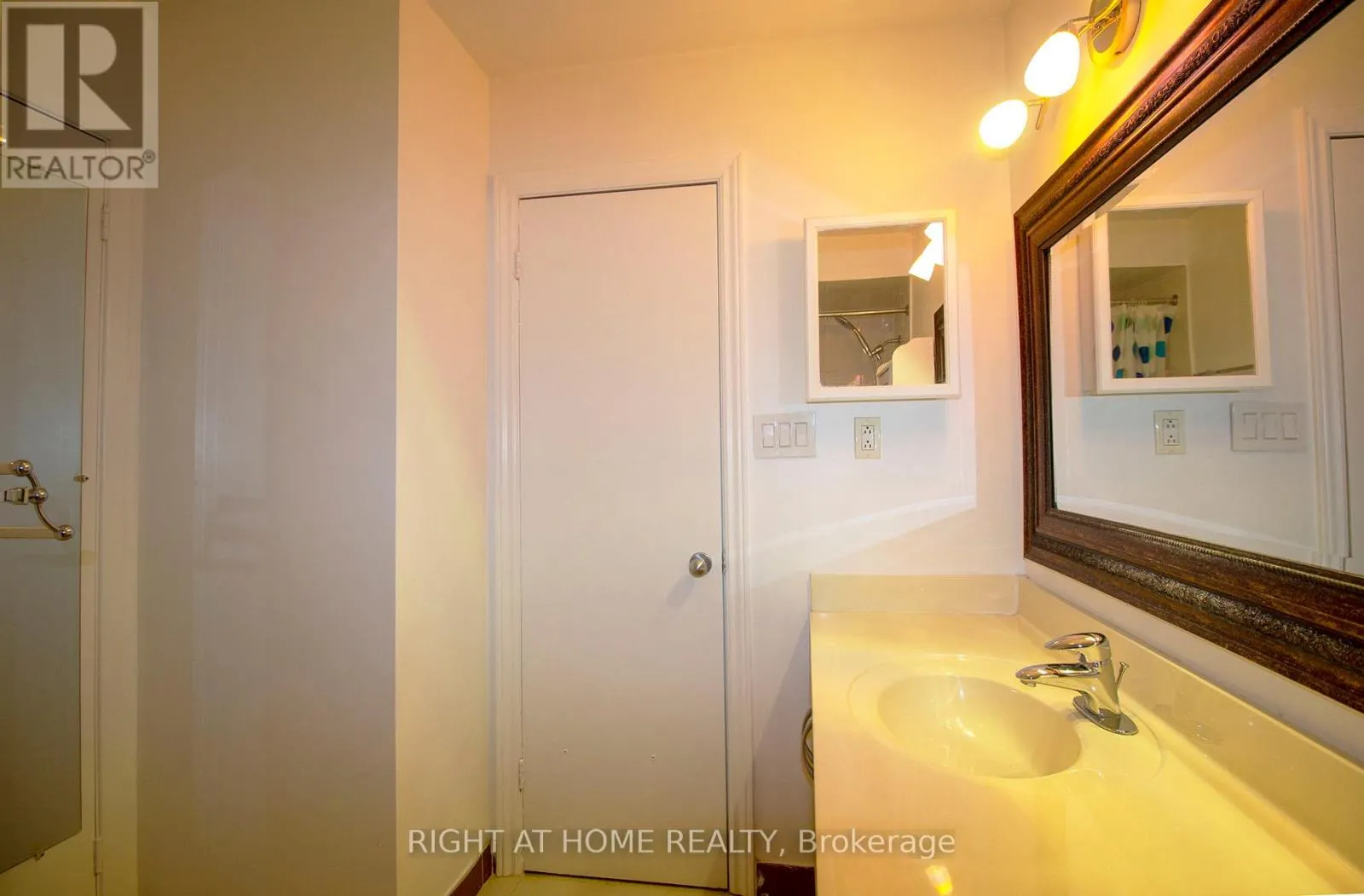 UPPER UNIT - 55 MENTOR BOULEVARD
