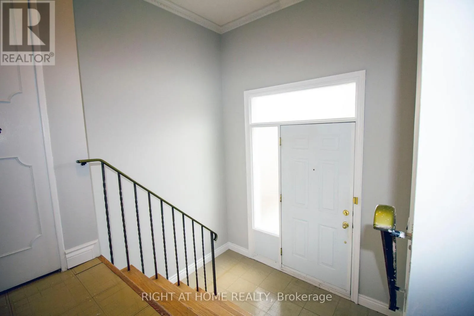 UPPER UNIT - 55 MENTOR BOULEVARD