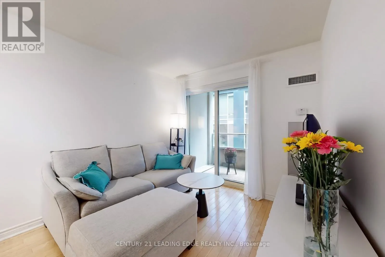 1730 - 250 WELLINGTON STREET W