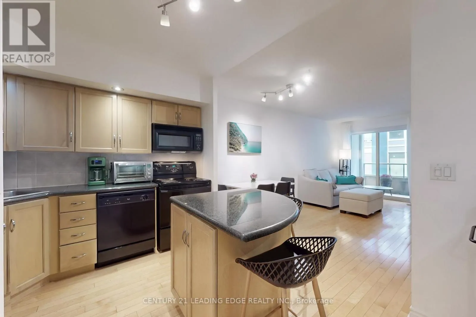 1730 - 250 WELLINGTON STREET W
