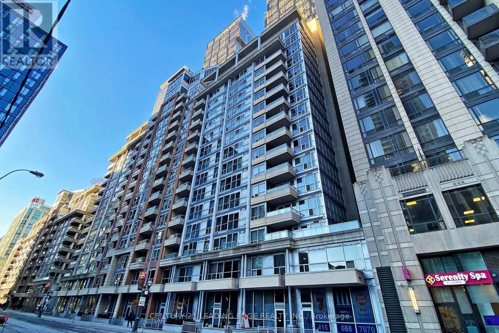 1730 - 250 WELLINGTON STREET W