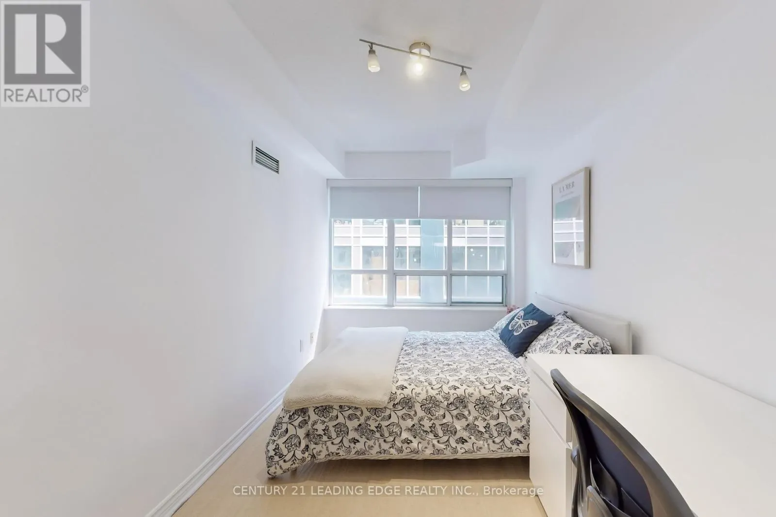 1730 - 250 WELLINGTON STREET W