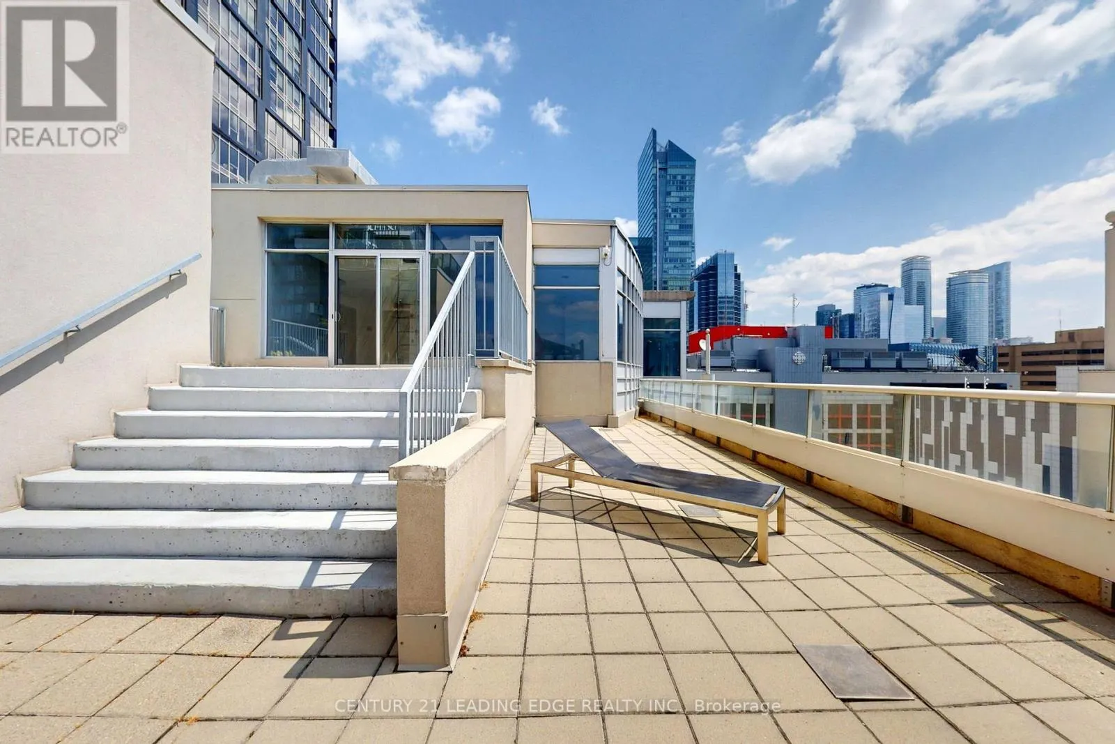 1730 - 250 WELLINGTON STREET W