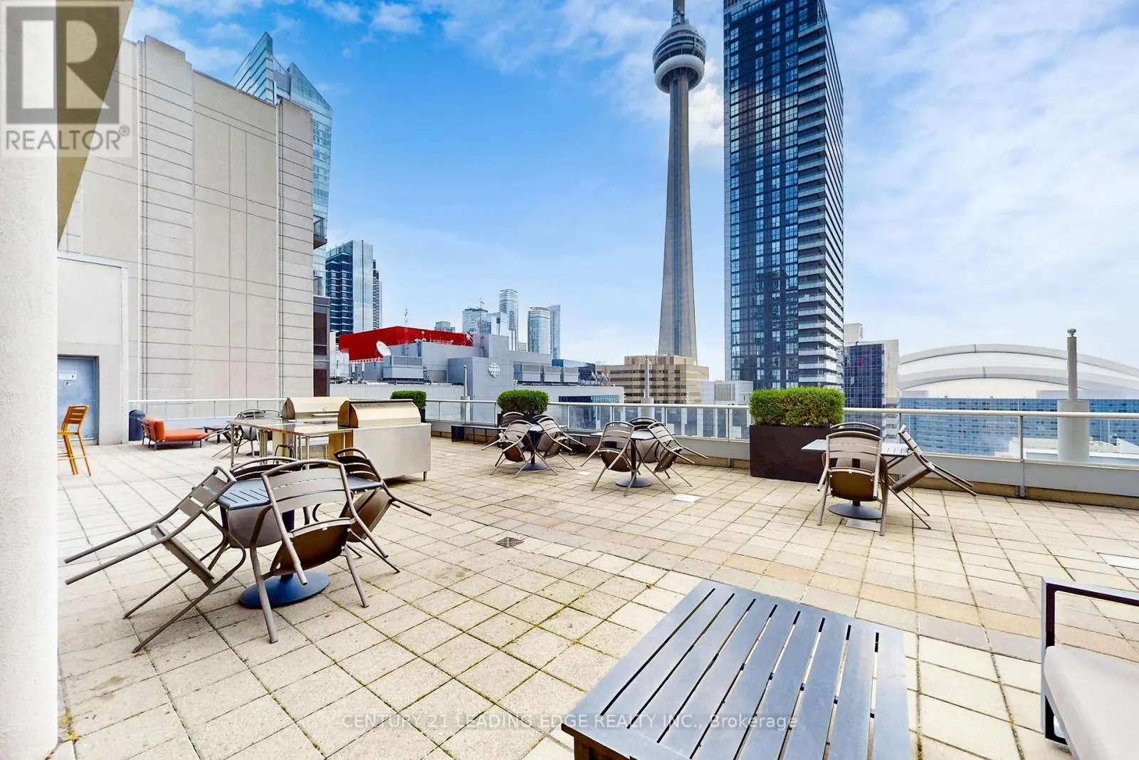 1730 - 250 WELLINGTON STREET W