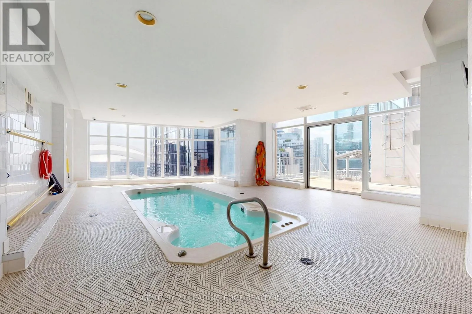 1730 - 250 WELLINGTON STREET W