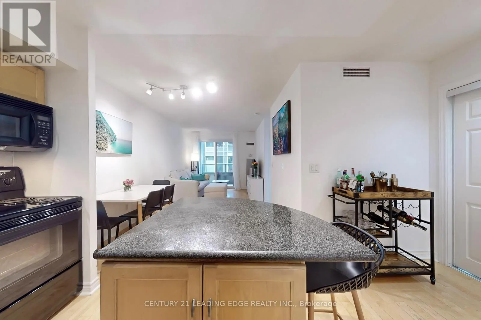 1730 - 250 WELLINGTON STREET W