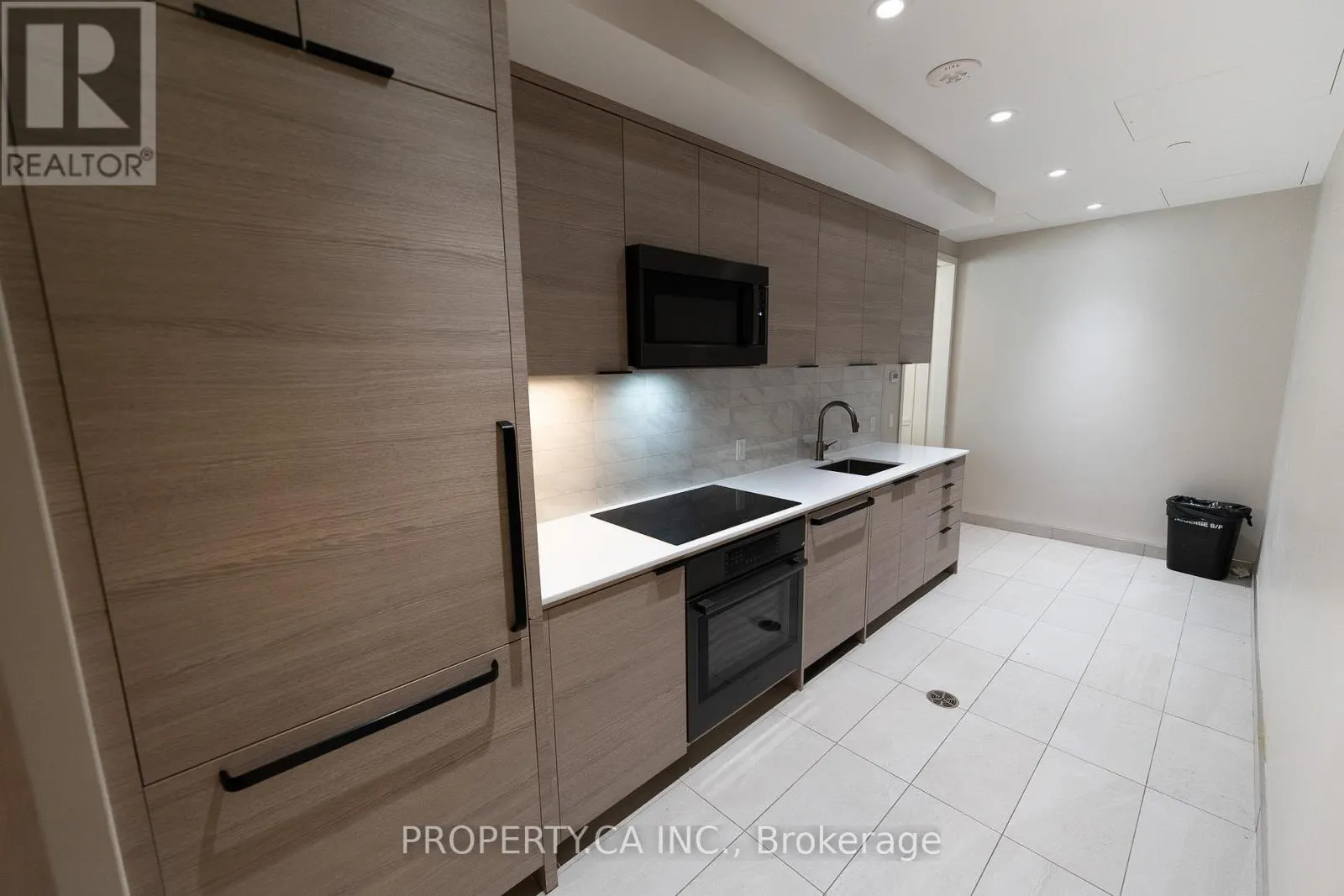 3104 - 30 INN ON THE PARK DRIVE