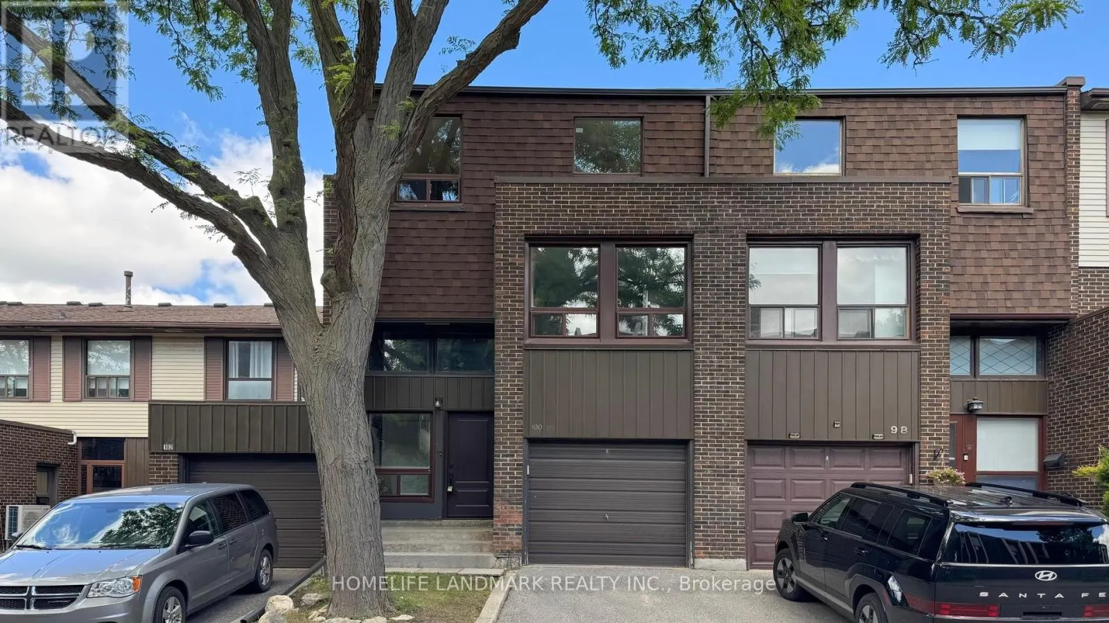 4 - 100 SPIRE HILL WAY