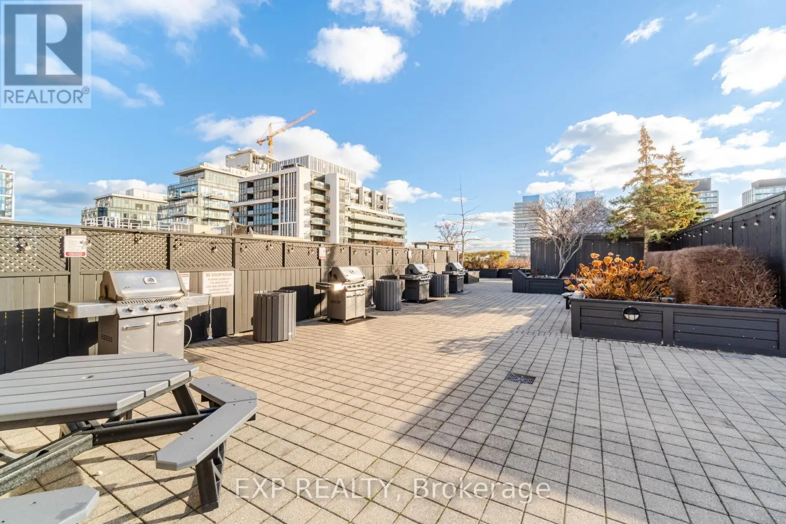566 - 313 RICHMOND STREET E