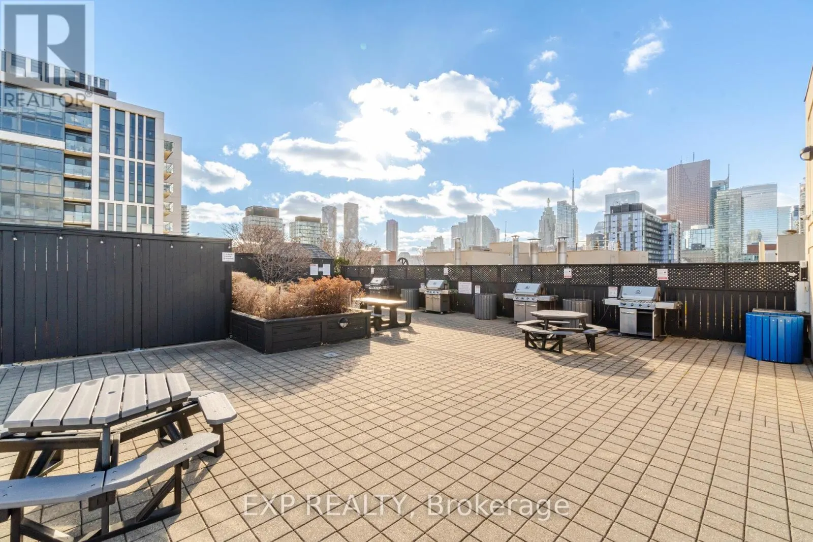 566 - 313 RICHMOND STREET E