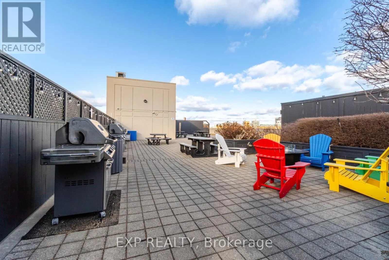566 - 313 RICHMOND STREET E