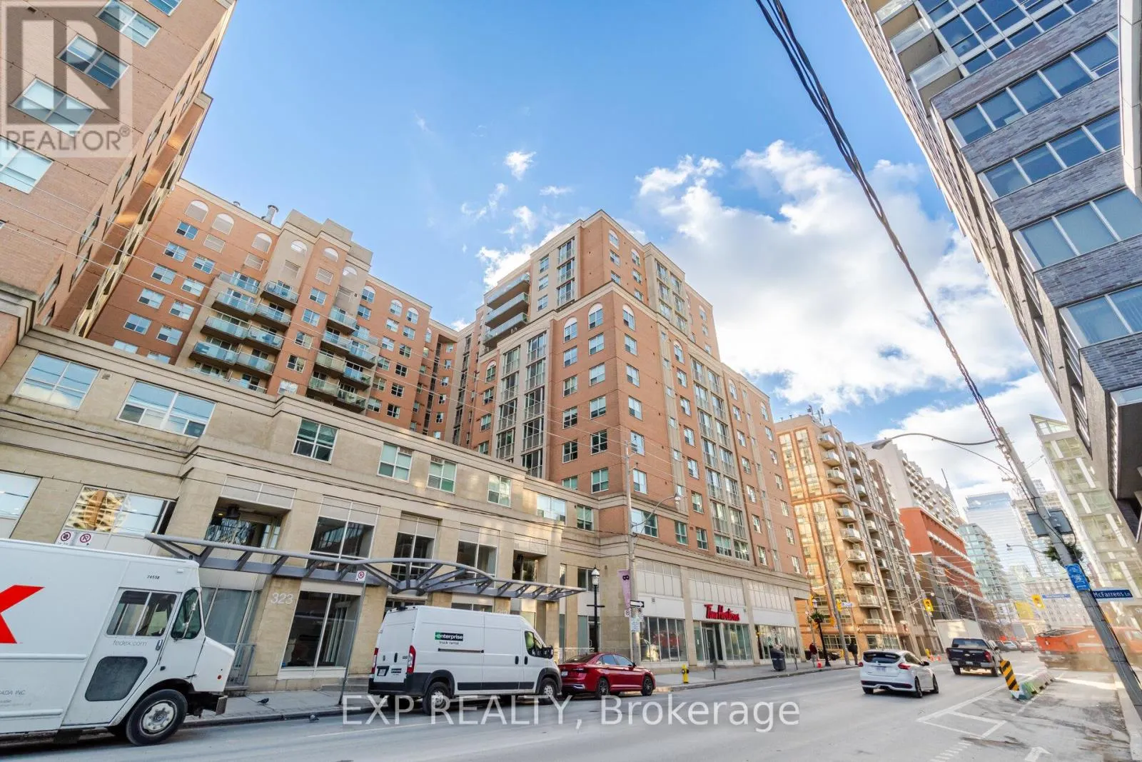 566 - 313 RICHMOND STREET E