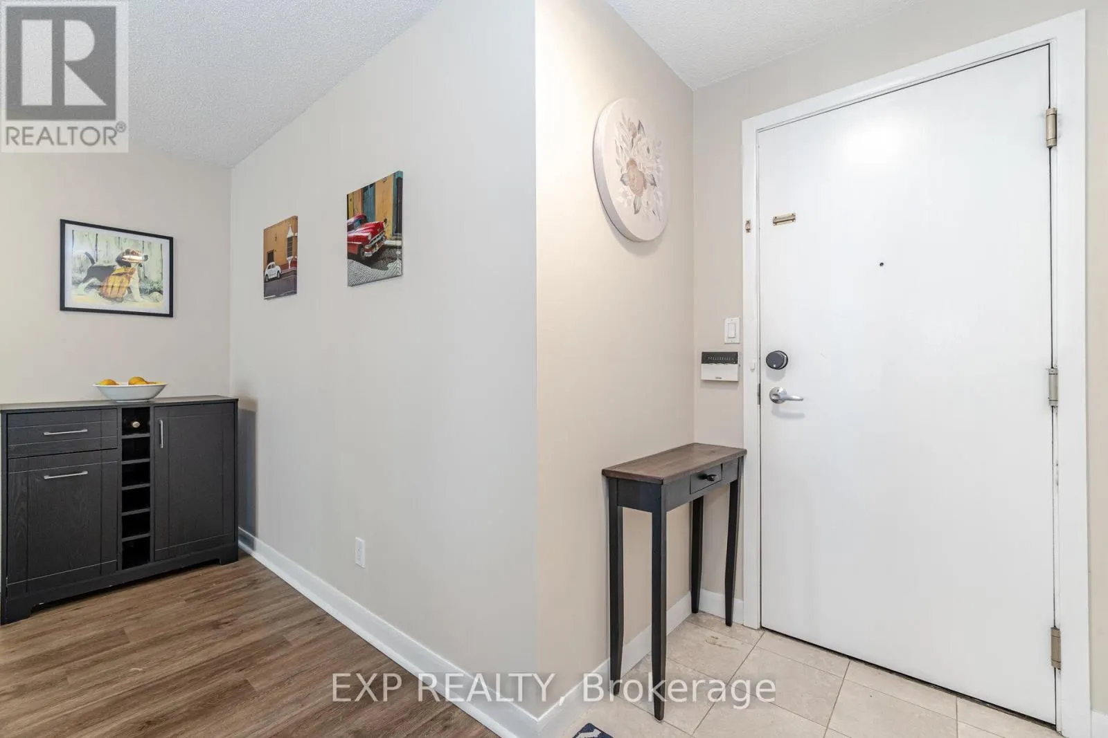566 - 313 RICHMOND STREET E