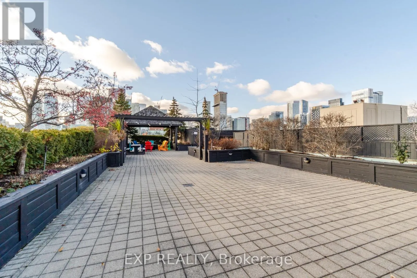 566 - 313 RICHMOND STREET E