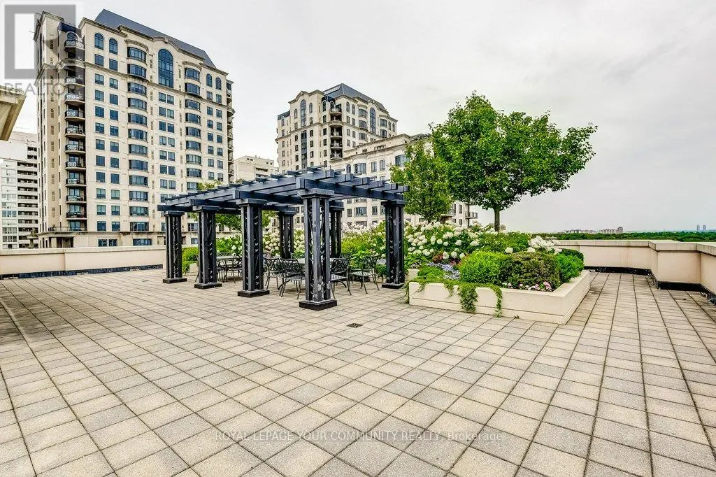 527 - 650 SHEPPARD AVENUE E