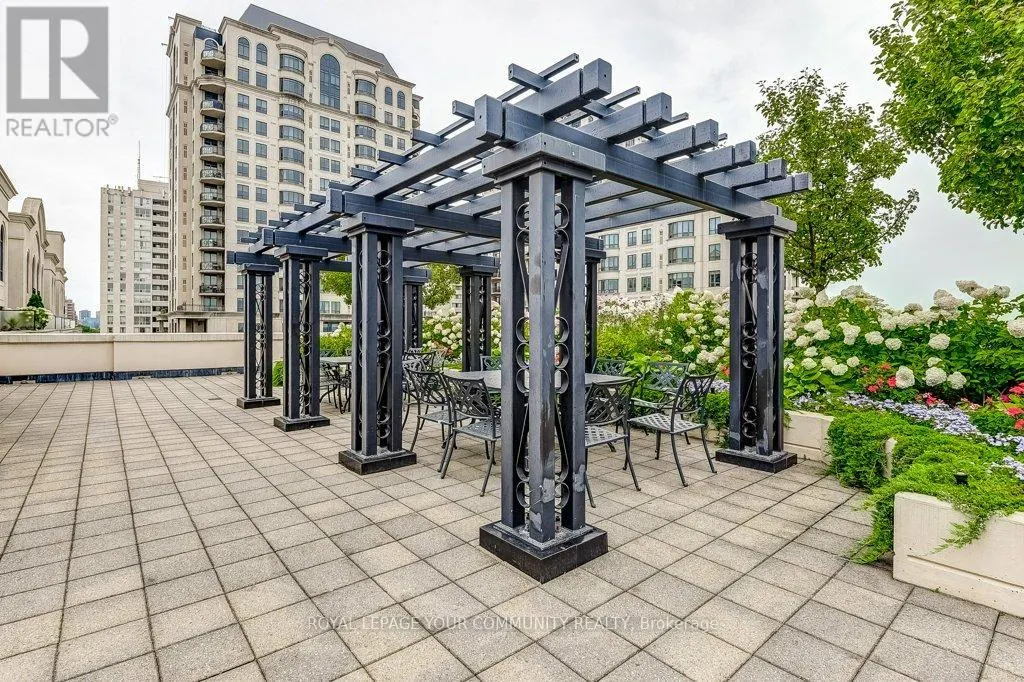 527 - 650 SHEPPARD AVENUE E