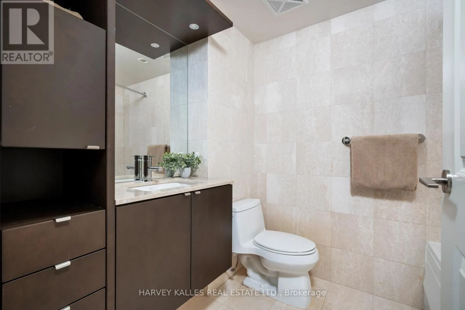 1201 - 1430 YONGE STREET