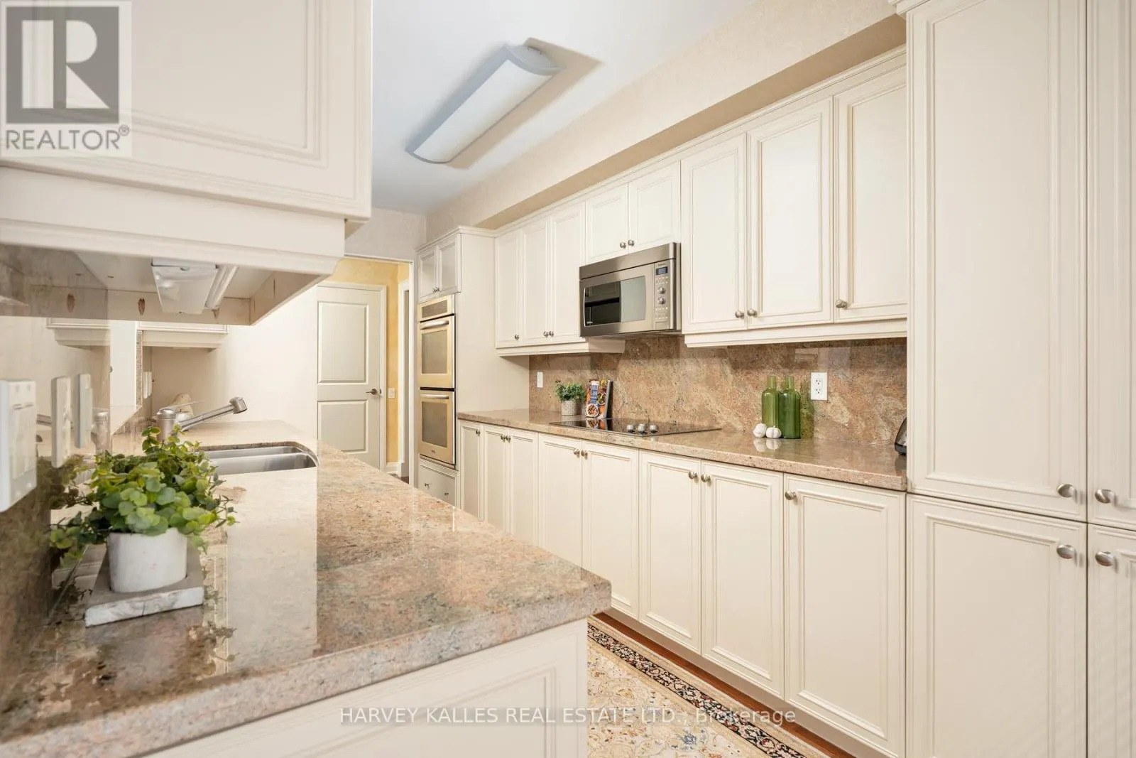 1201 - 1430 YONGE STREET