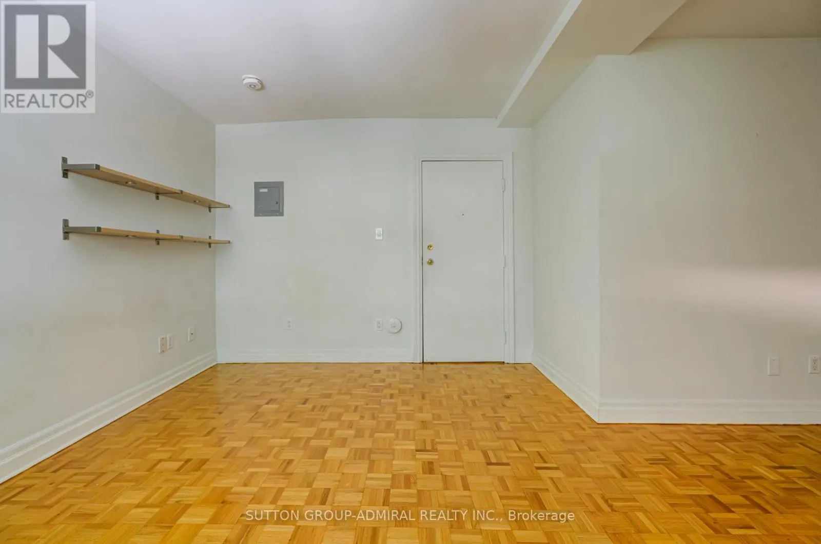 303 - 33 MAITLAND STREET