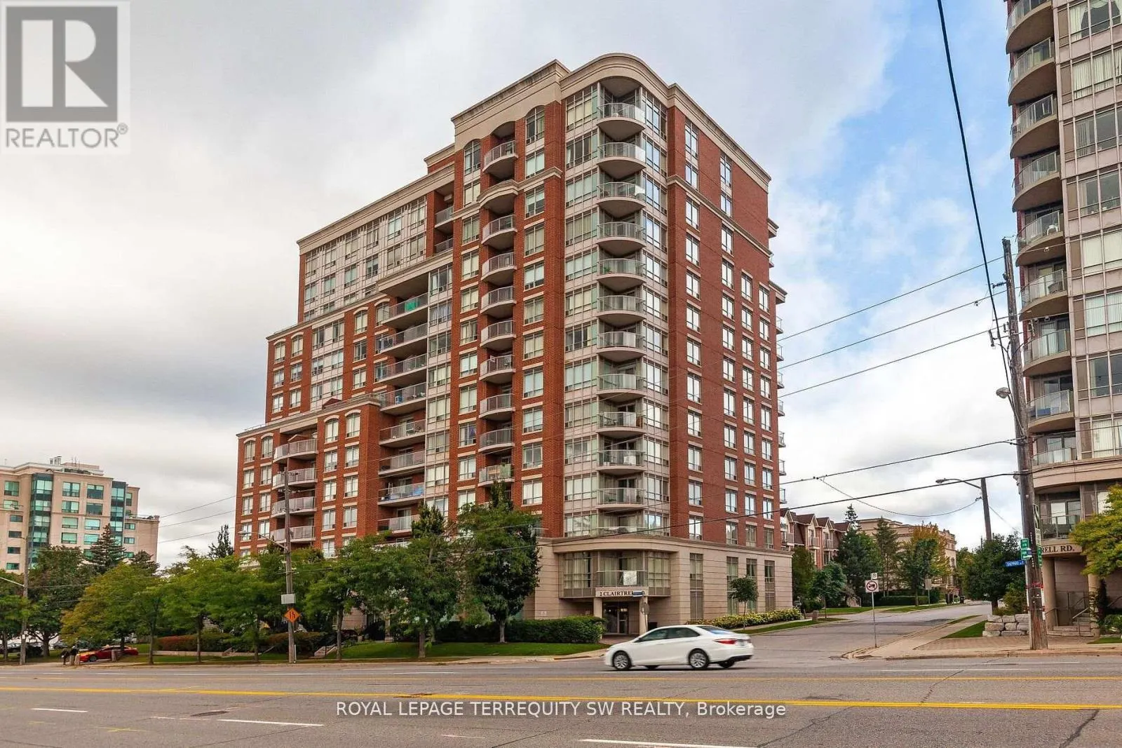 208 - 2 CLAIRTRELL ROAD
