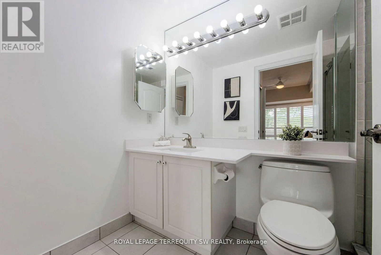 208 - 2 CLAIRTRELL ROAD