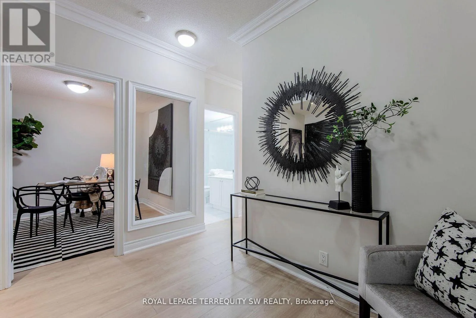 208 - 2 CLAIRTRELL ROAD
