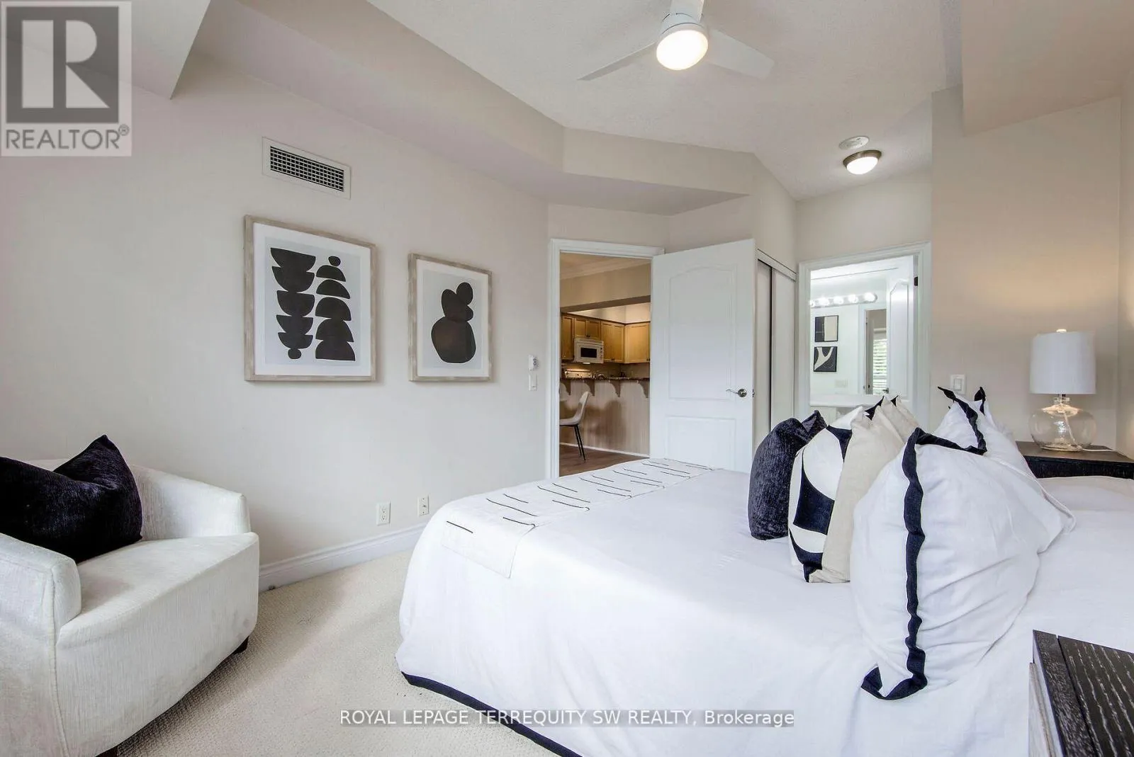 208 - 2 CLAIRTRELL ROAD