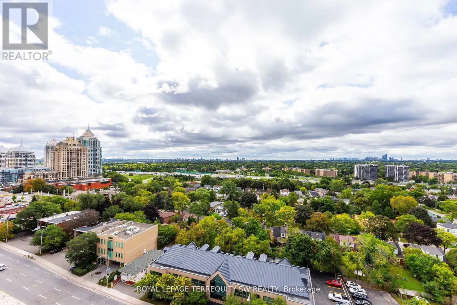 208 - 2 CLAIRTRELL ROAD