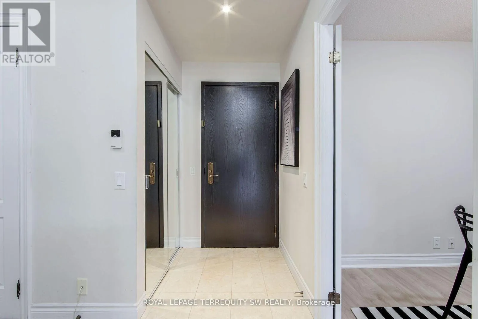208 - 2 CLAIRTRELL ROAD