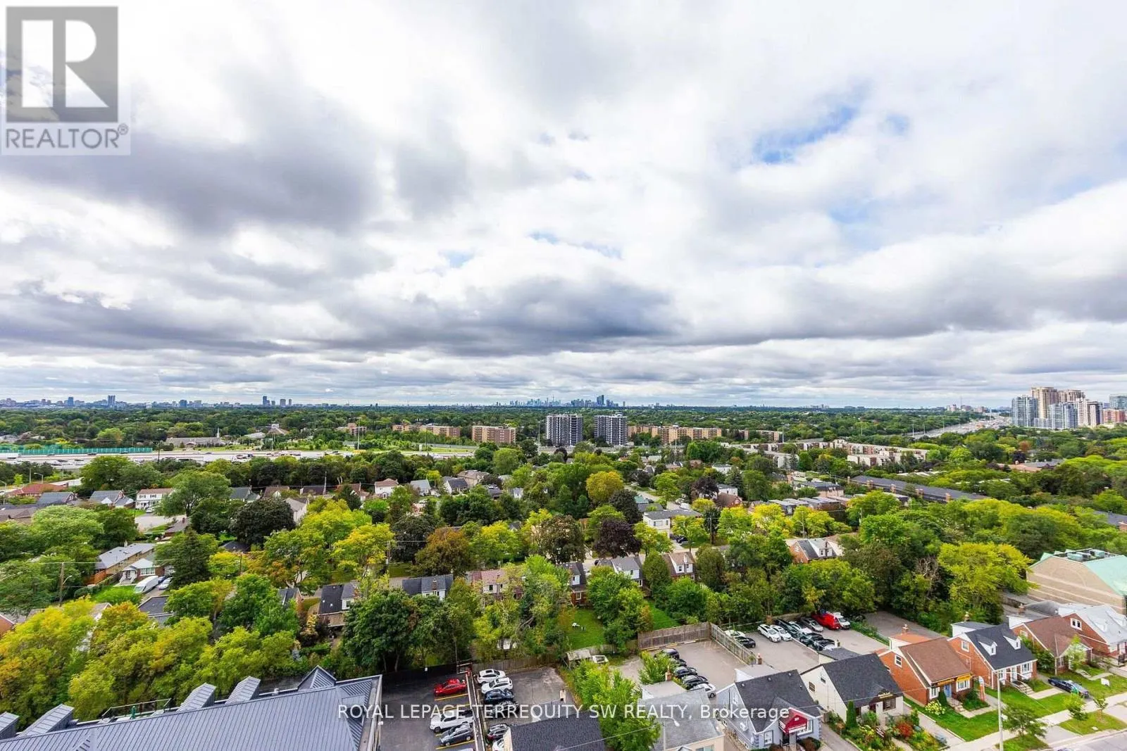 208 - 2 CLAIRTRELL ROAD