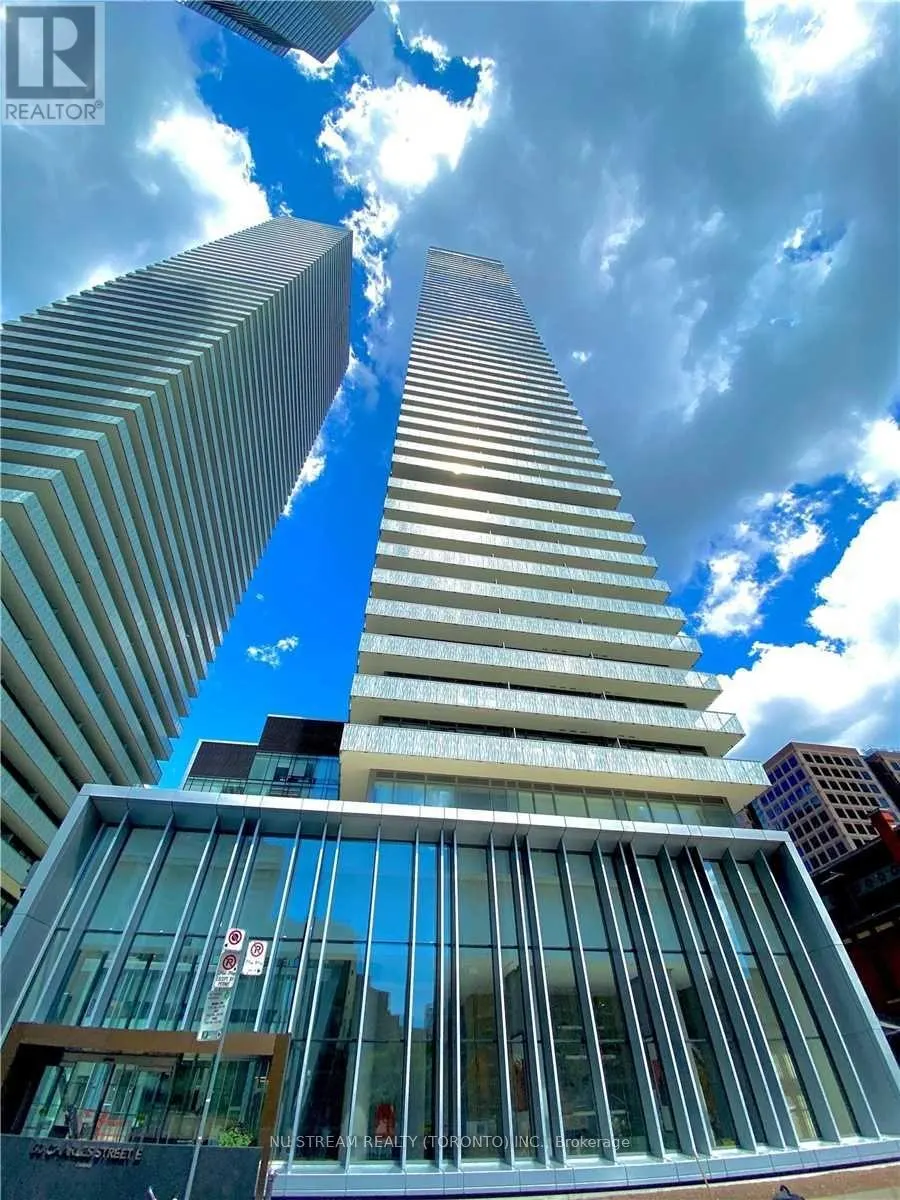 1813 - 50 CHARLES STREET E