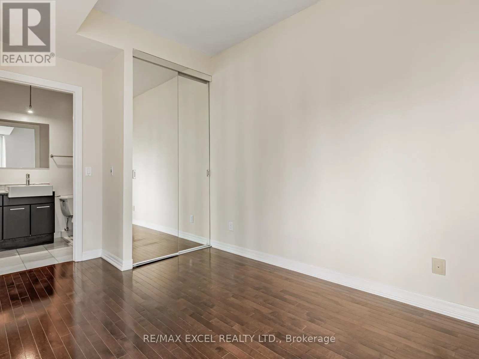 PH306 - 770 BAY STREET