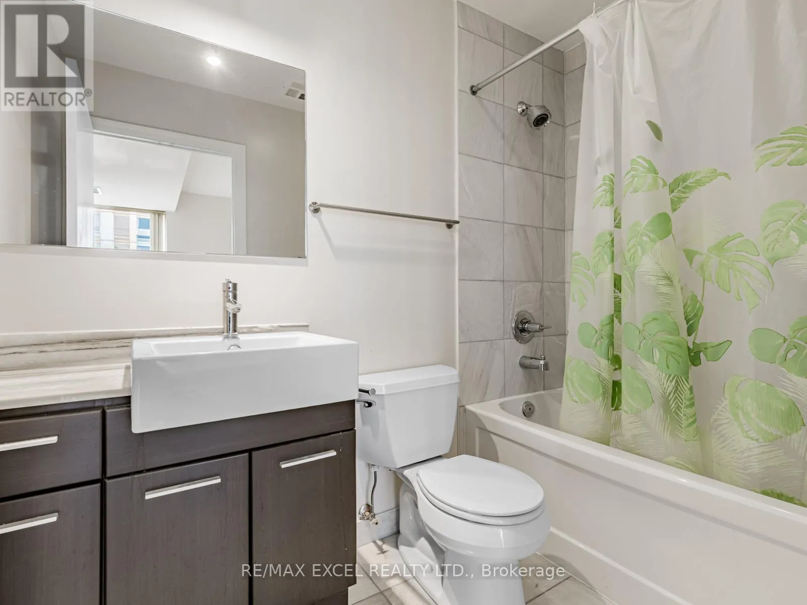 PH306 - 770 BAY STREET