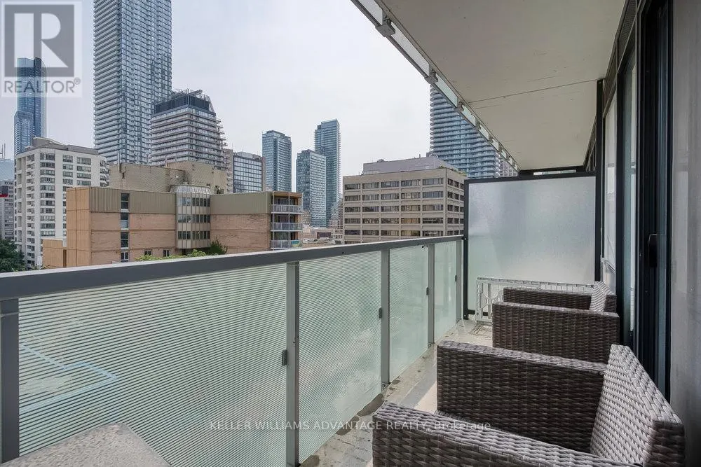 603 - 28 WELLESLEY STREET E
