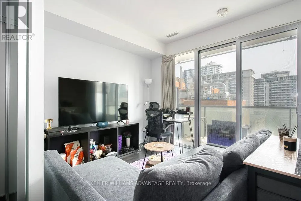 603 - 28 WELLESLEY STREET E