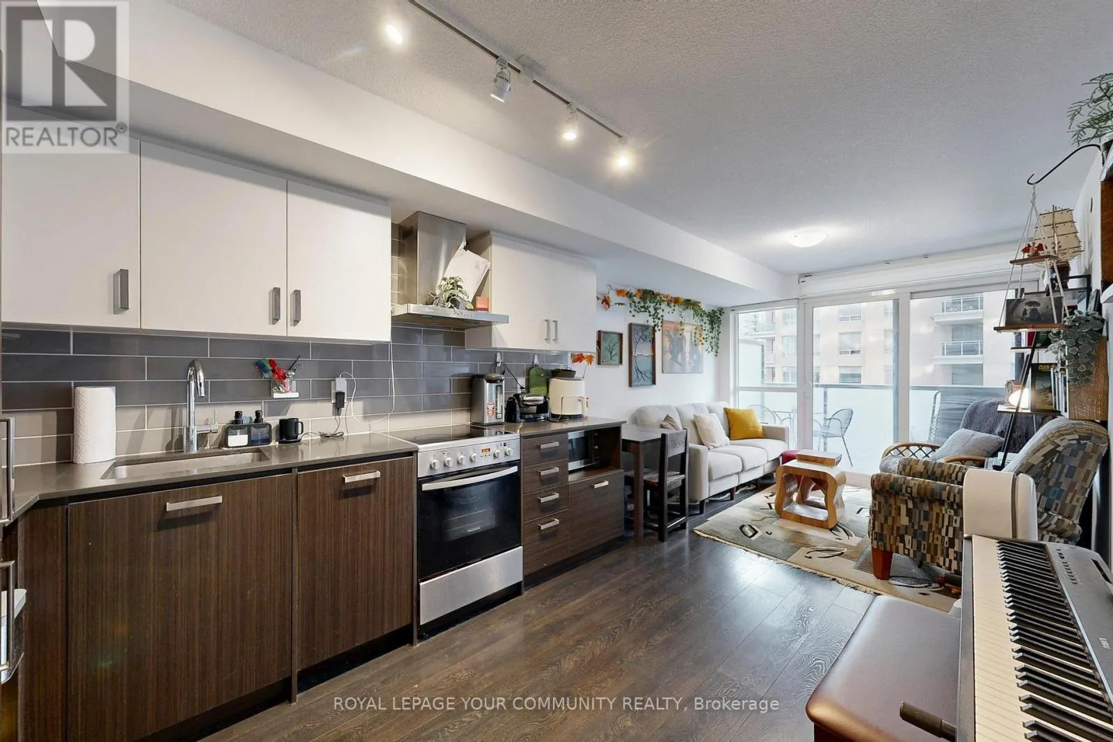 410 - 125 REDPATH AVENUE