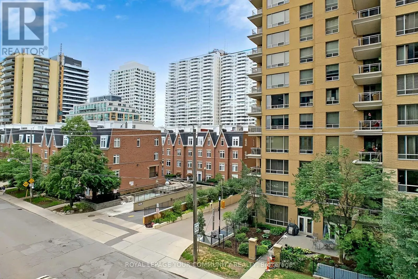 410 - 125 REDPATH AVENUE
