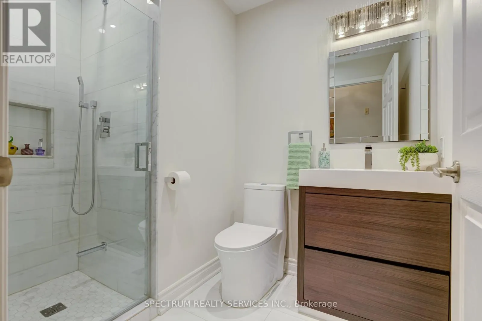 205 - 980 YONGE STREET