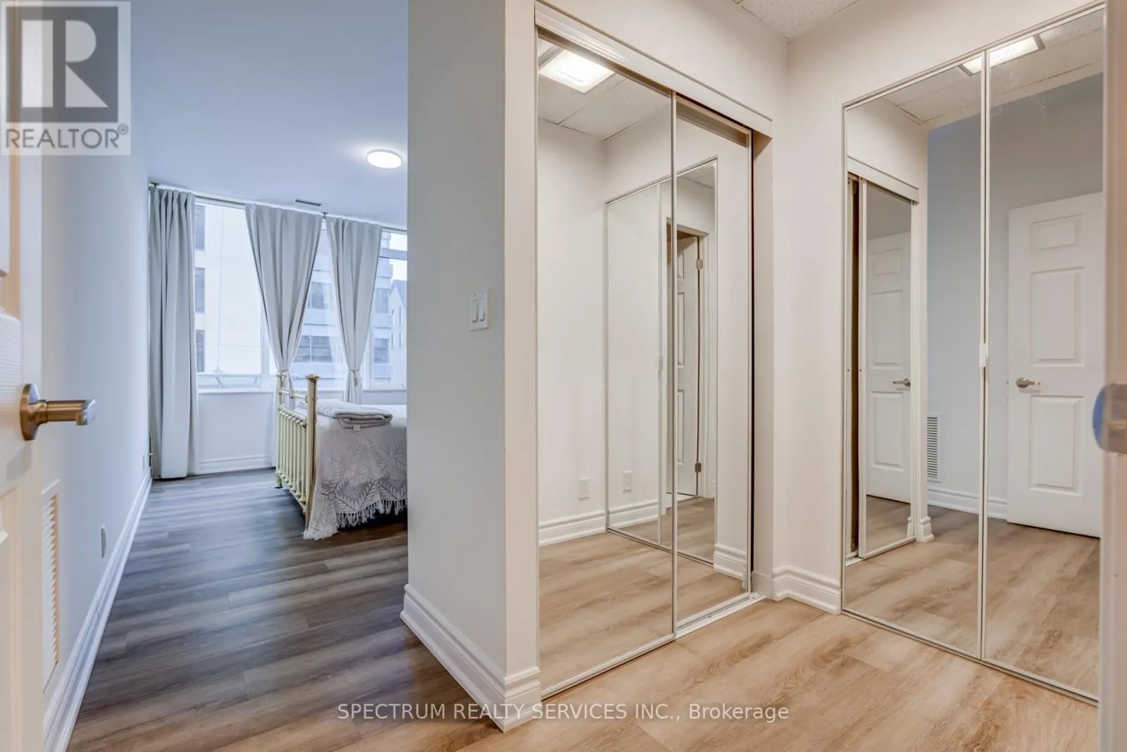 205 - 980 YONGE STREET
