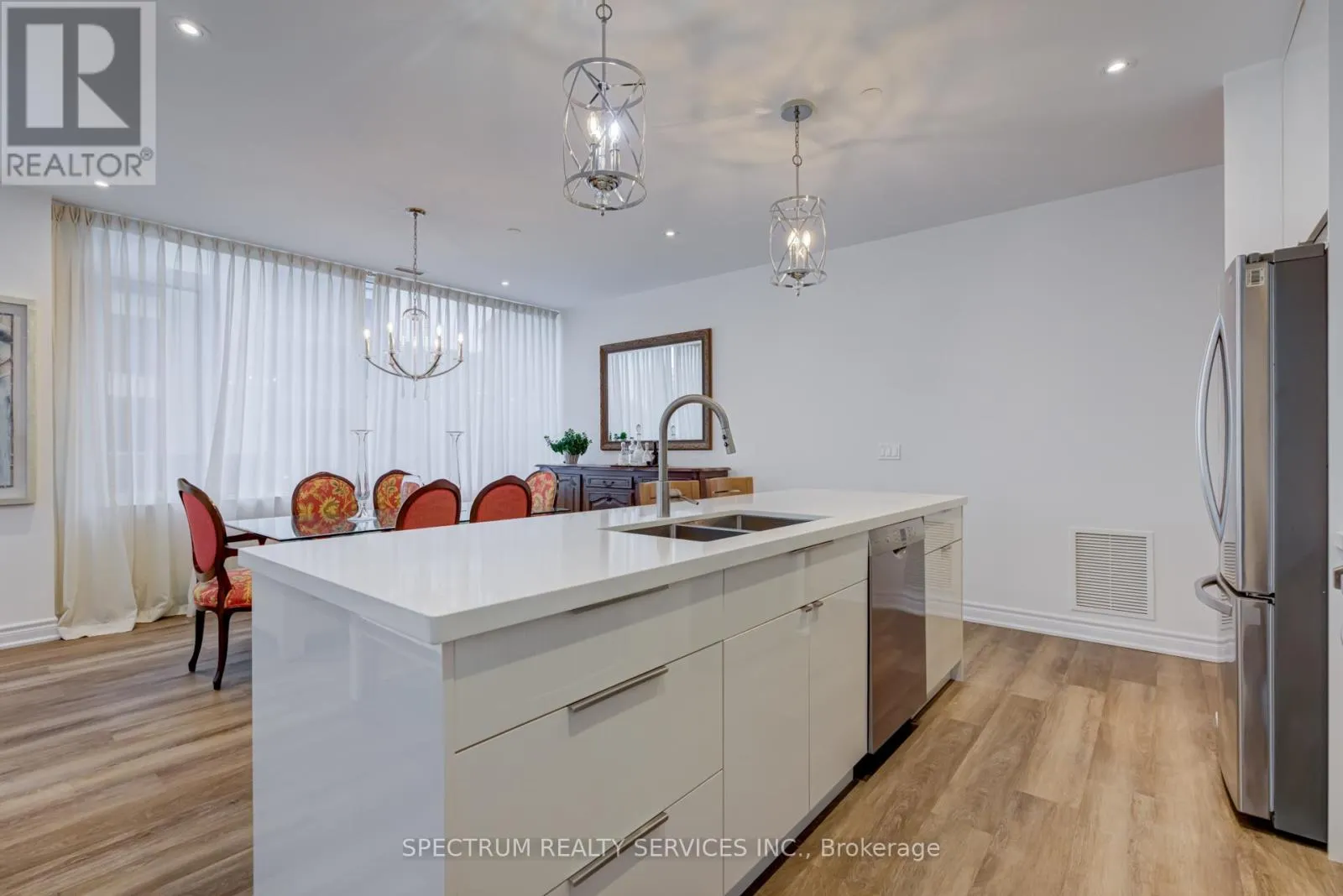 205 - 980 YONGE STREET