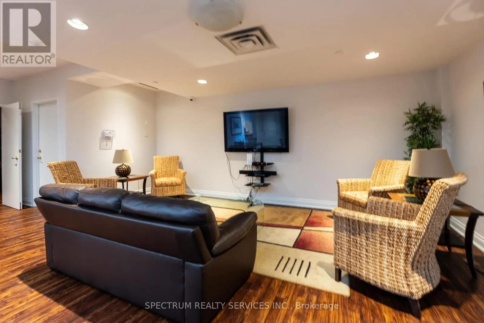 205 - 980 YONGE STREET