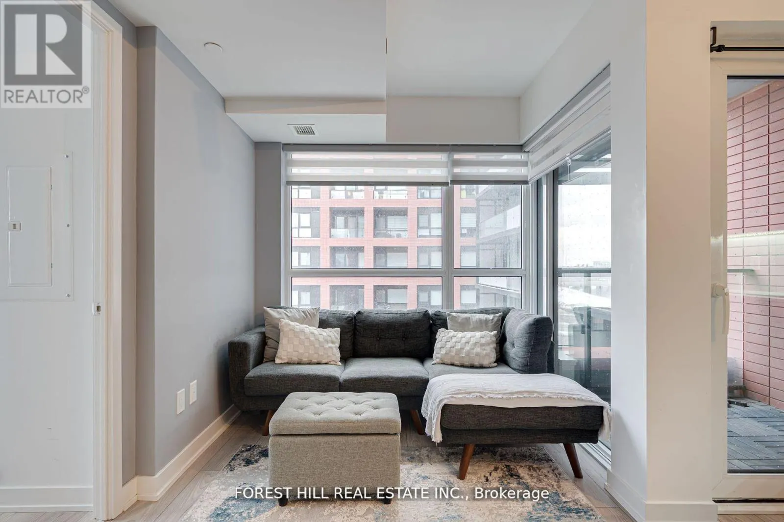 411 - 8 TIPPETT ROAD