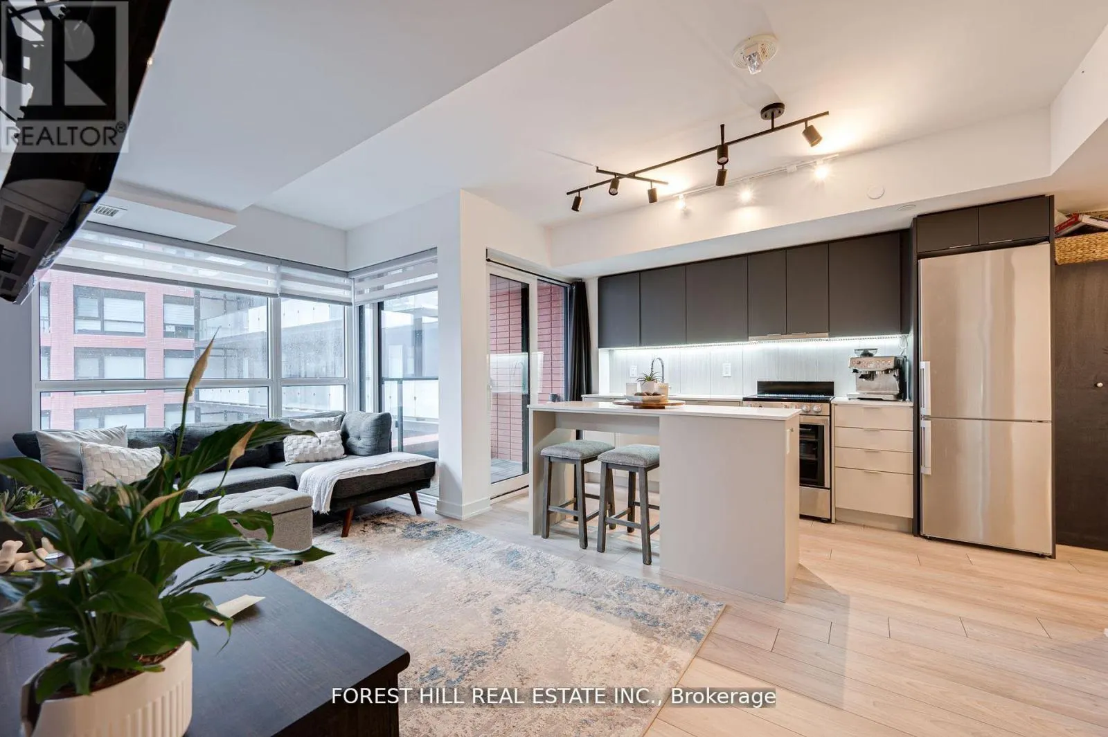 411 - 8 TIPPETT ROAD