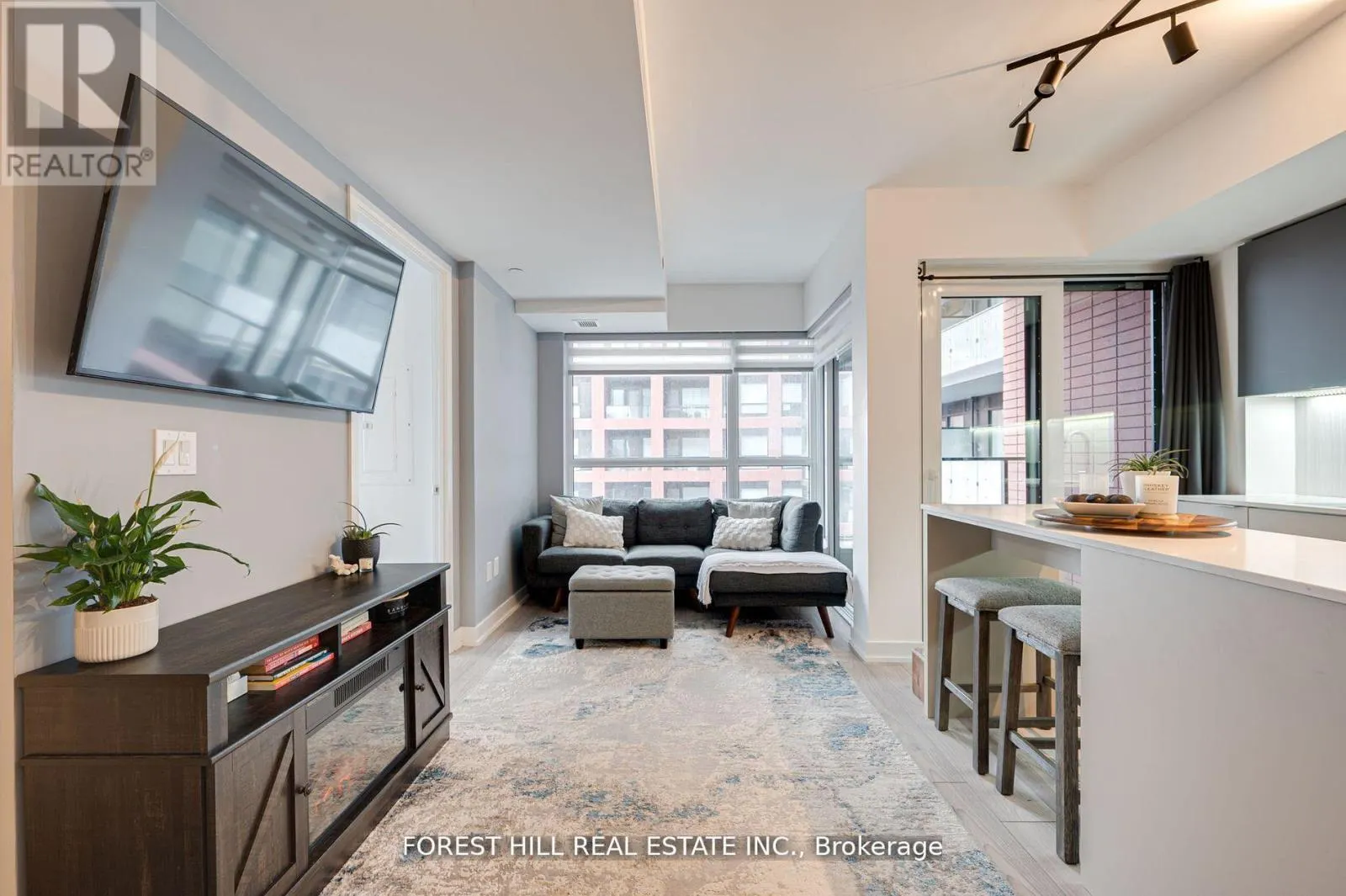 411 - 8 TIPPETT ROAD
