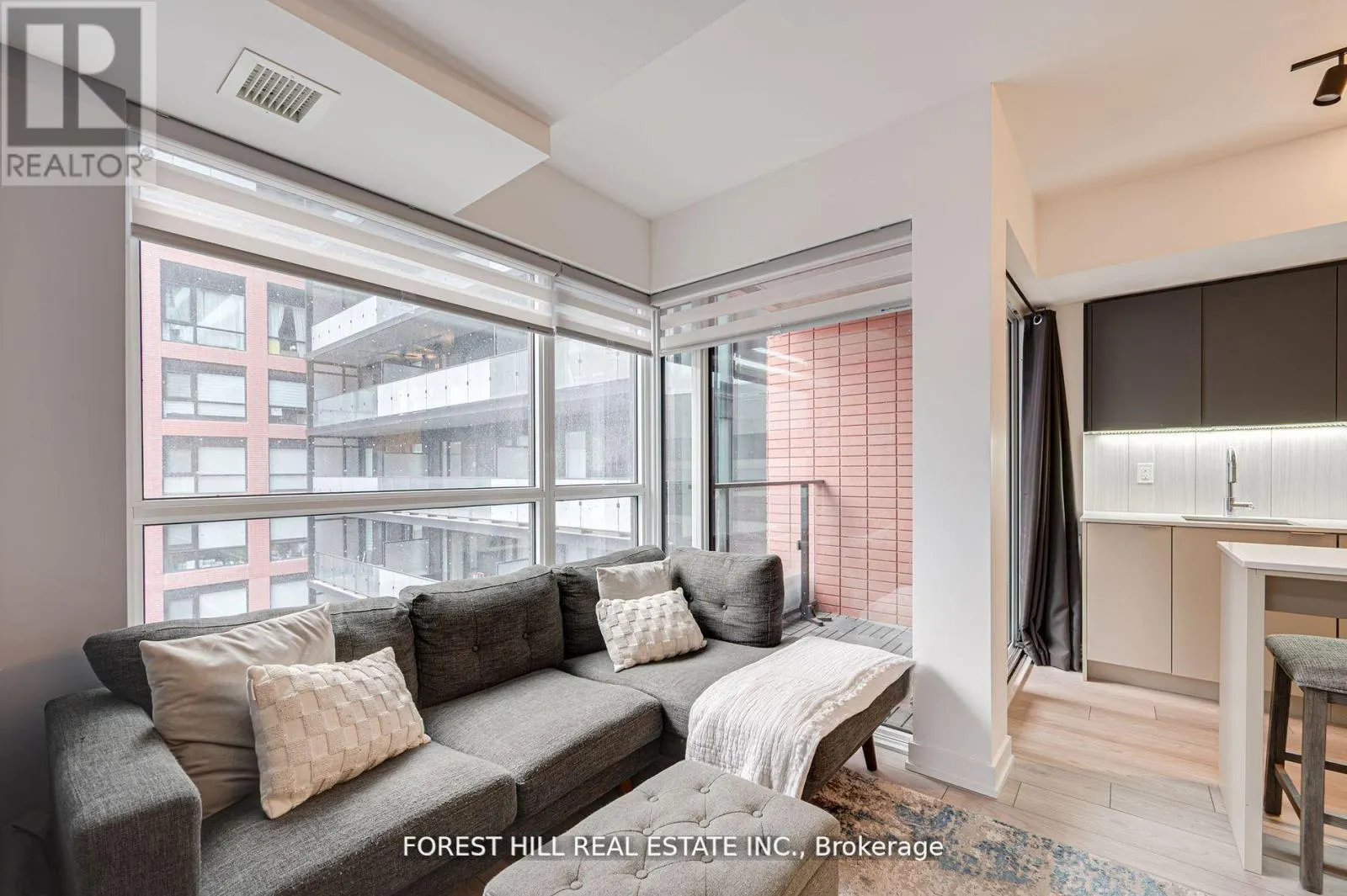 411 - 8 TIPPETT ROAD