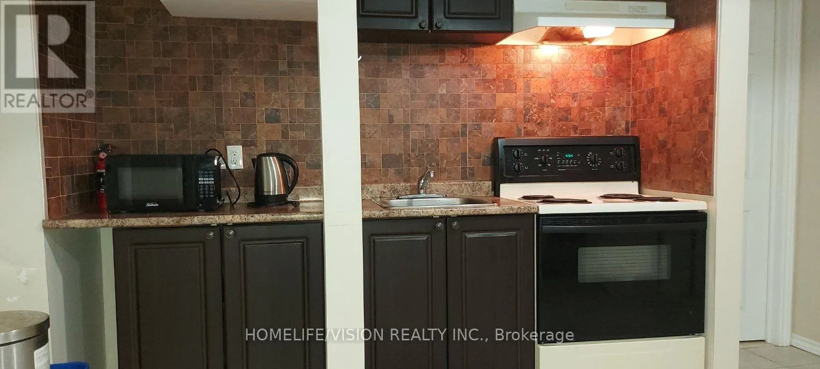 ROOM A - 168 OLD SHEPPARD AVENUE