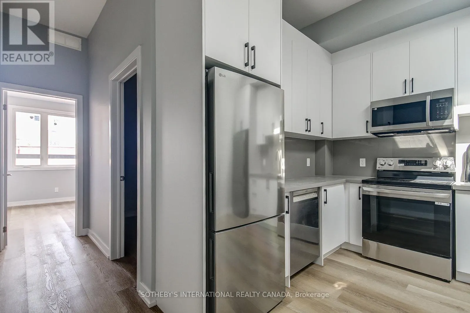 3 - 453 DUNDAS STREET W