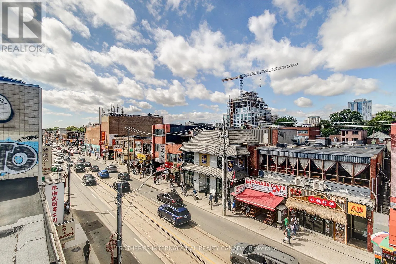 3 - 453 DUNDAS STREET W