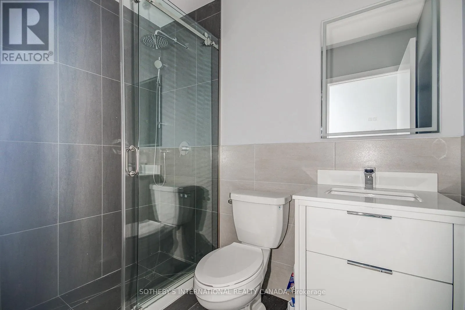 3 - 453 DUNDAS STREET W